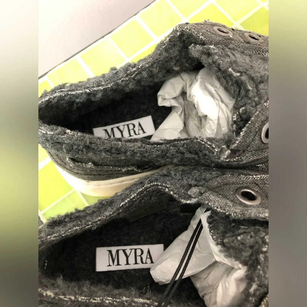 NWT Myra bag sneakers size 8 - Picture 2 of 11